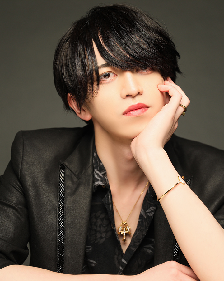 鳳城 奈槻 写真 1